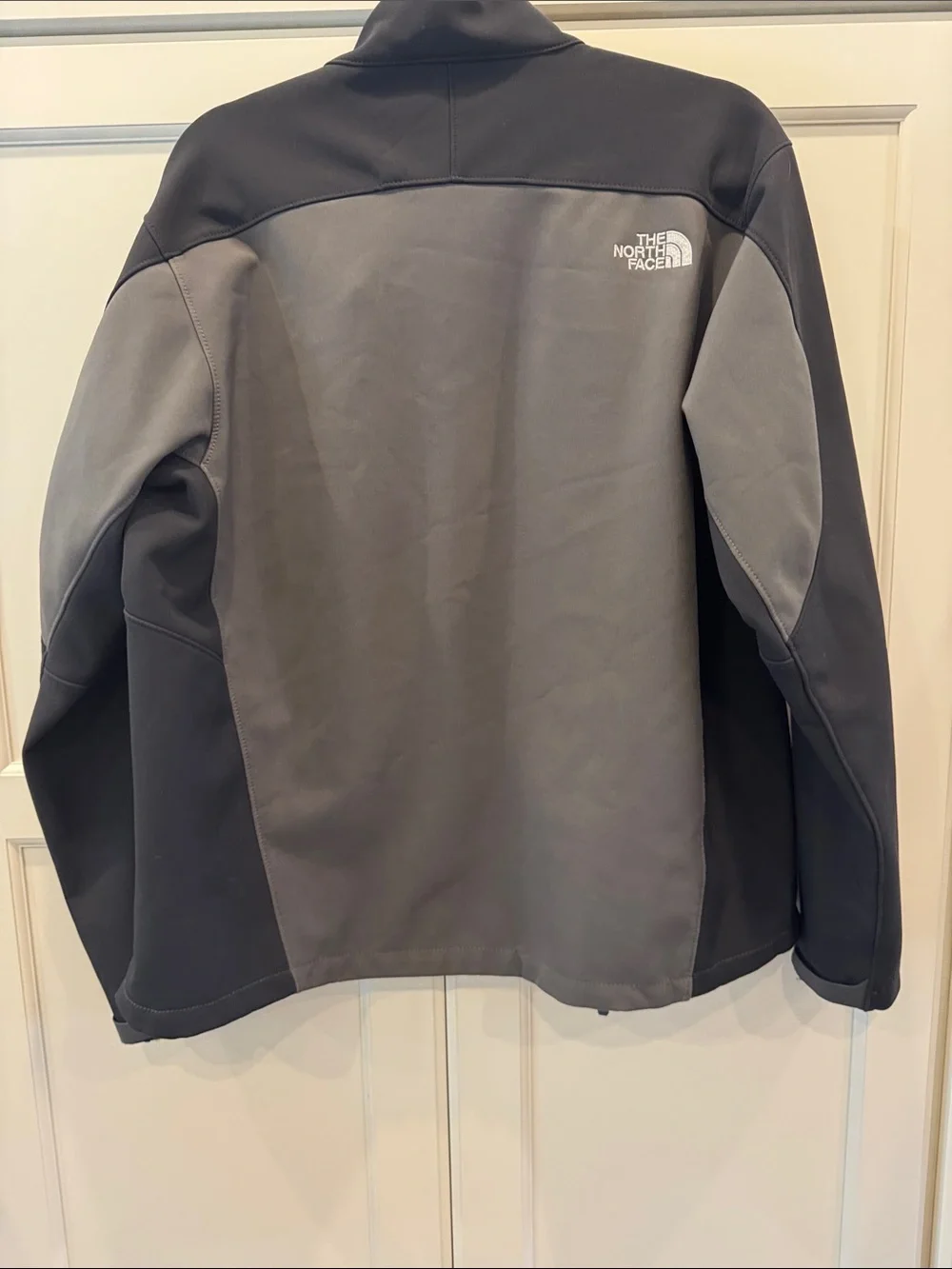 The North Face Men's Gray and Black Softshell Performance Jacket